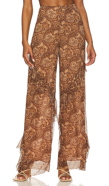 Camila Coelho Lilia Ruffle Pant in Brown - Camila Coelho Pantalon à volants Lilia en marron - Camila Coelho Lilia 棕色荷叶边长裤 - Camila Coelho Lilia Rüschenhose in Braun - Camila Coelho Lilia 러플 팬츠 브라운 색상 - Pantaloni Camila Coelho Lilia con volant in marrone