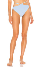 Camila Coelho Marina Bottom in Baby Blue - Bas Marina Camila Coelho en bleu bébé - Camila Coelho Marina 淡蓝色底裤 - Camila Coelho Marina Unterteil in Babyblau - Camila Coelho 마리나 하의 - Pantaloni Camila Coelho Marina in celeste