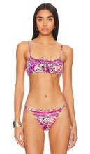 Camilla Gathered Bikini Top in Pink - Haut de bikini froncé Camilla en rose - Camilla 粉色缩褶比基尼上衣 - Camilla gerafftes Bikinioberteil in Rosa - Camilla Gathered 비키니 탑 핑크 색상 - Top bikini raccolto Camilla in rosa