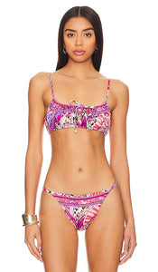 Camilla Gathered Bikini Top in Pink - Haut de bikini froncé Camilla en rose - Camilla 粉色缩褶比基尼上衣 - Camilla gerafftes Bikinioberteil in Rosa - Camilla Gathered 비키니 탑 핑크 색상 - Top bikini raccolto Camilla in rosa