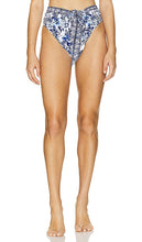 Camilla High Waist Bottom in Blue - Bas taille haute Camilla en bleu - Camilla 蓝色高腰底裤 - Camilla-Hosen mit hoher Taille in Blau - Camilla 하이웨이스트 보텀 블루 색상 - Pantaloni a vita alta Camilla in blu