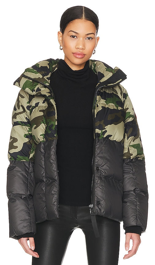 Canada Goose Junction Parka in Army