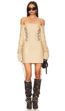 Cannari Concept Tight Dress in Tan - Robe moulante Cannari Concept en beige - Cannari Concept 棕褐色紧身连衣裙 - Enges Kleid von Cannari Concept in Hellbraun - Cannari Concept 타이트 드레스 - Abito attillato Cannari Concept color marrone chiaro