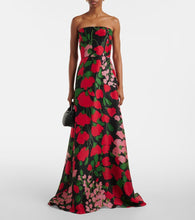 Carolina Herrera Strapless silk gown