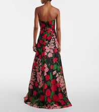 Carolina Herrera Strapless silk gown