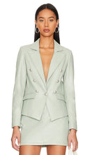 Central Park West Devon Blazer in Sage - Blazer West Devon de Central Park - Sauge - Central Park West Devon 鼠尾草西装外套 - Blazer im Central Park West Devon in Salbei - 센트럴 파크 웨스트 데본 블레이저 - Blazer di Central Park West Devon color salvia