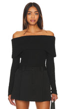 Central Park West Gwyneth Off-shoulder Sweater in Black - Central Park West - Gwyneth - Pull à épaules dénudées - Noir - Central Park West Gwyneth 黑色露肩毛衣 - Schulterfreier Pullover „Central Park West Gwyneth“ in Schwarz - Central Park West Gwyneth 오프 숄더 스웨터블랙 색상 - Maglione con spalle scoperte Central Park West Gwyneth in nero