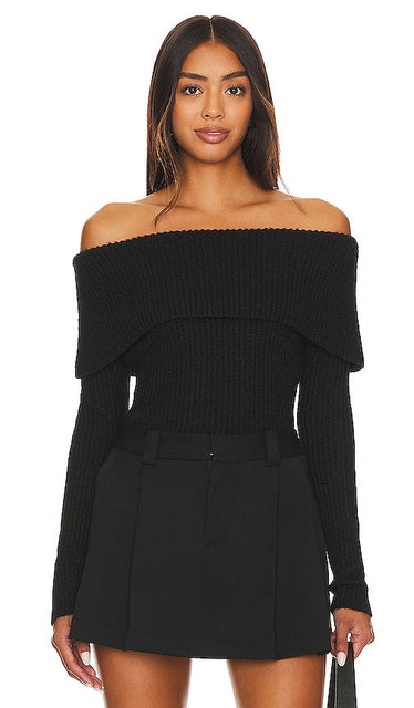 Central Park West Gwyneth Off-shoulder Sweater in Black - Central Park West - Gwyneth - Pull à épaules dénudées - Noir - Central Park West Gwyneth 黑色露肩毛衣 - Schulterfreier Pullover „Central Park West Gwyneth“ in Schwarz - Central Park West Gwyneth 오프 숄더 스웨터블랙 색상 - Maglione con spalle scoperte Central Park West Gwyneth in nero