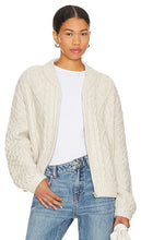 Central Park West Savannah Zip Up Sweater in Ivory - Central Park West Savannah - Pull zippé en ivoire - Central Park West Savannah 象牙色拉链毛衣 - Central Park West Savannah Reißverschlusspullover in Elfenbein - Central Park West Savannah 집업 스웨터아이보리 색상 - Maglione con zip Central Park West Savannah in avorio