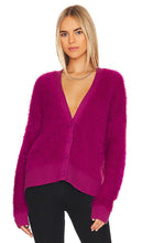Central Park West Winnie Hairy Yam Cardigan in Pink - Central Park West - Cardigan Winnie Hairy Yam en rose - Central Park West Winnie Hairy Yam 粉色开衫 - Central Park West Winnie Hairy Yam Cardigan in Rosa - Central Park West Winnie Hairy Yam 카디건핑크 색상 - Cardigan in filato peloso Winnie di Central Park West in rosa