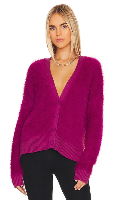 Central Park West Winnie Hairy Yam Cardigan in Pink - Central Park West - Cardigan Winnie Hairy Yam en rose - Central Park West Winnie Hairy Yam 粉色开衫 - Central Park West Winnie Hairy Yam Cardigan in Rosa - Central Park West Winnie Hairy Yam 카디건핑크 색상 - Cardigan in filato peloso Winnie di Central Park West in rosa