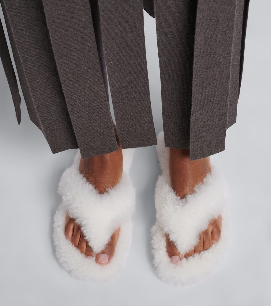 Christen Home shearling thong sandals in White - Flat Sandals
