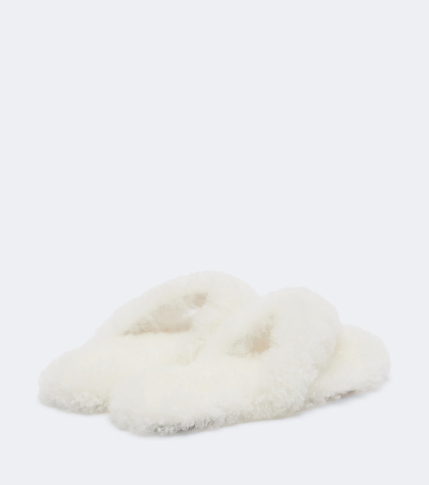 Christen Home shearling thong sandals in White - Flat Sandals
