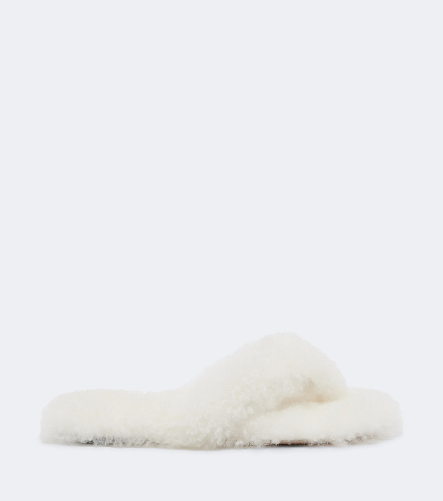 Christen Home shearling thong sandals in White - Flat Sandals