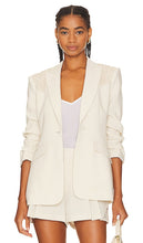 Cinq a Sept Crochet Lace Scrunched Cheyenne Blazer in Beige - Cinq à Sept Blazer Cheyenne froissé en dentelle au crochet en beige - Cinq a Sept 米色钩编蕾丝皱褶夏安西装外套 - Cinq a Sept Cheyenne-Blazer mit Häkelspitze und Scrunch-Effekt in Beige - Cinq a Sept 크로셰 레이스 스크런치 샤이엔 블레이저 베이지 색상 - Blazer Cheyenne accartocciato in pizzo all'uncinetto Cinq a Sept in beige