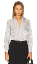 Cinq a Sept Kandice Top in Metallic Silver - Haut Kandice Cinq à Sept en Argent Métallisé - Cinq a Sept Kandice 金属银色上衣 - Cinq a Sept Kandice Top in Metallic-Silber - Cinq a Sept Kandice 탑 - Top Cinq a Sept Kandice in argento metallizzato