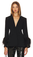 Cinq a Sept Sequin And Feather Cheyenne Blazer in Black - Blazer Cheyenne à sequins et plumes Cinq à Sept en noir - Cinq a Sept 黑色夏延羽毛亮片西装外套 - Cinq a Sept Cheyenne-Blazer mit Pailletten und Federn in Schwarz - Cinq a Sept 스팽글 앤 페더 샤이엔 블레이저 블랙 색상 - Blazer Cheyenne Cinq a Sept con paillettes e piume in nero