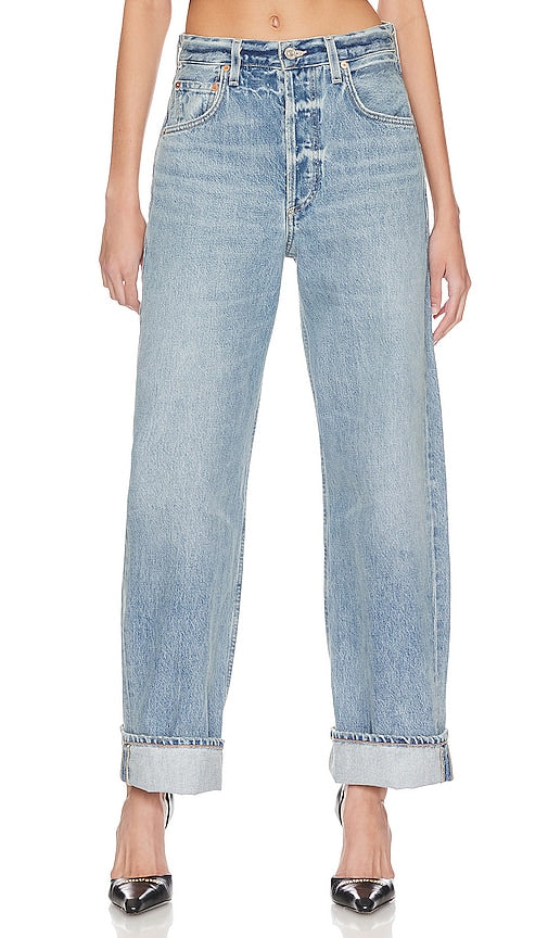 Citizens of Humanity Ayla Baggy Cuffed Crop in Baby Blue - Citizens of Humanity - Ayla Baggy - Crop top à revers - Bleu ciel - Citizens of Humanity Ayla 淡蓝色宽松翻边短款 - Citizens of Humanity Ayla Baggy Cuffed Crop in Babyblau - Citizens of Humanity Ayla 배기 커프 크롭 베이비 블루 색상 - Citizens of Humanity Ayla Baggy Cuffed Crop in Baby Blue