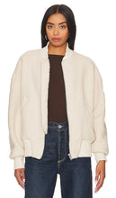 Citizens of Humanity Brianna Fleece Bomber in Cream - Citizens of Humanity Brianna Bomber en polaire crème - Citizens of Humanity Brianna 奶油色羊毛飞行员夹克 - Citizens of Humanity Brianna Fleece Bomber in Creme - Citizens of Humanity 브리아나 플리스 봄버 크림 색상 - Bomber in pile Citizens of Humanity Brianna in crema