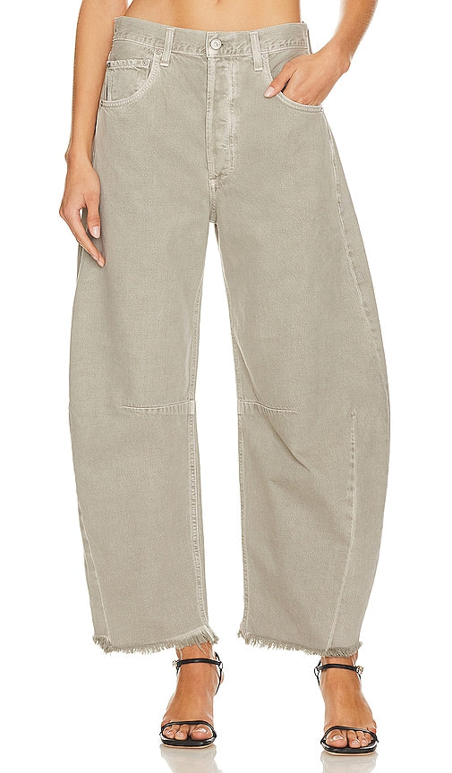 Citizens of Humanity Horseshoe Jean in Light Grey - Jean fer à cheval Citizens of Humanity en gris clair - 人类公民浅灰色马蹄牛仔裤 - Citizens of Humanity Horseshoe Jeans in Hellgrau - Citizens of Humanity 호스슈 진 라이트 그레이 색상 - Jeans a ferro di cavallo Citizens of Humanity in grigio chiaro