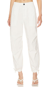 Citizens of Humanity Luci Slouch Parachute in White - Parachute Luci Slouch de Citizens of Humanity en blanc - 人类公民露西休闲降落伞白色 - Citizens of Humanity Luci Slouch Fallschirm in Weiß - Citizens of Humanity Luci Slouch 낙하산 화이트 색상 - Cittadini dell'umanità Luci Slouch Paracadute in bianco