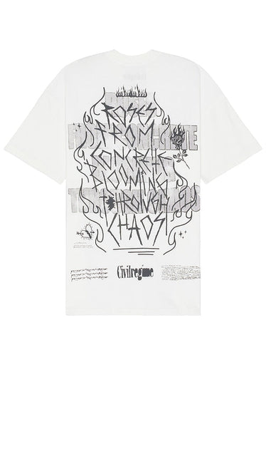 Civil Regime Even From A Dark Place American Classic Oversized Tee in White - Civil Regime Even From A Dark Place - T-shirt surdimensionné classique américain en blanc - Civil Regime Even From A Dark Place 美国经典白色超大 T 恤 - Civil Regime Even From A Dark Place Amerikanisches, klassisches, übergroßes T-Shirt in Weiß - Civil Regime Even From A Dark Place American 클래식 오버사이즈 티셔츠 - Il regime civile anche da un luogo oscuro T-shirt oversize classica americana in bianco