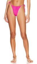 Cleonie Peninsula Bikini Bottom in Fuchsia - Bas de bikini Cleonie Peninsula en fuchsia - Cleonie Peninsula 紫红色比基尼泳裤 - Cleonie Peninsula Bikinihose in Fuchsia - Cleonie Peninsula 비키니 하의 - Slip bikini Cleonie Peninsula in colore fucsia
