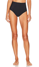 Commando Zone Smoothing Thong in Black - String lissant Commando Zone en noir - Commando Zone 黑色平滑丁字裤 - Commando Zone Glättender Tanga in Schwarz - Commando Zone 스무딩 끈팬티 - Perizoma levigante Commando Zone in nero
