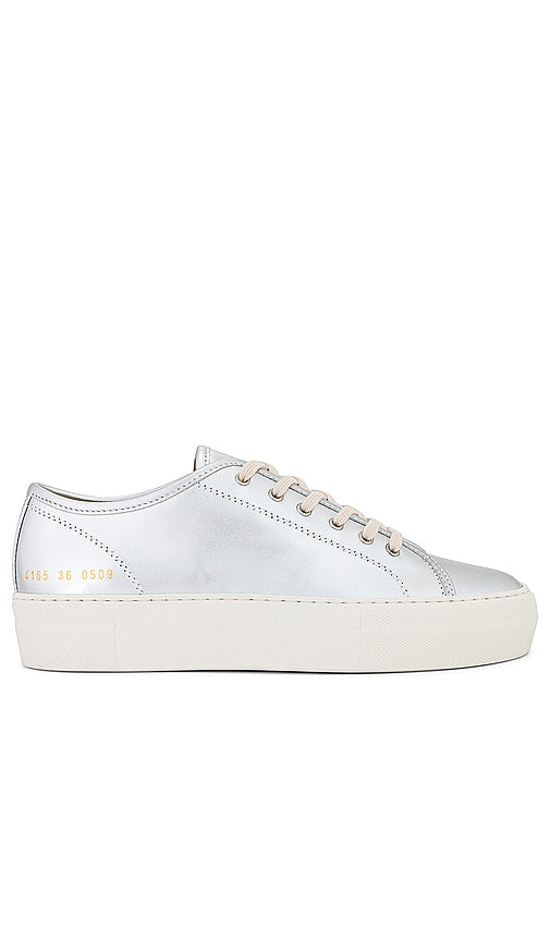 Common Projects Tournament Super Sneaker in Metallic Silver - Common Projects Tournament Super Sneaker en argent métallisé - Common Projects 金属银锦标赛超级运动鞋 - Common Projects Tournament Super Sneaker in Metallic-Silber - Common Projects Tournament 슈퍼 스니커즈 메탈릭 실버 소재 - Progetti comuni Super Sneaker da torneo in argento metallizzato
