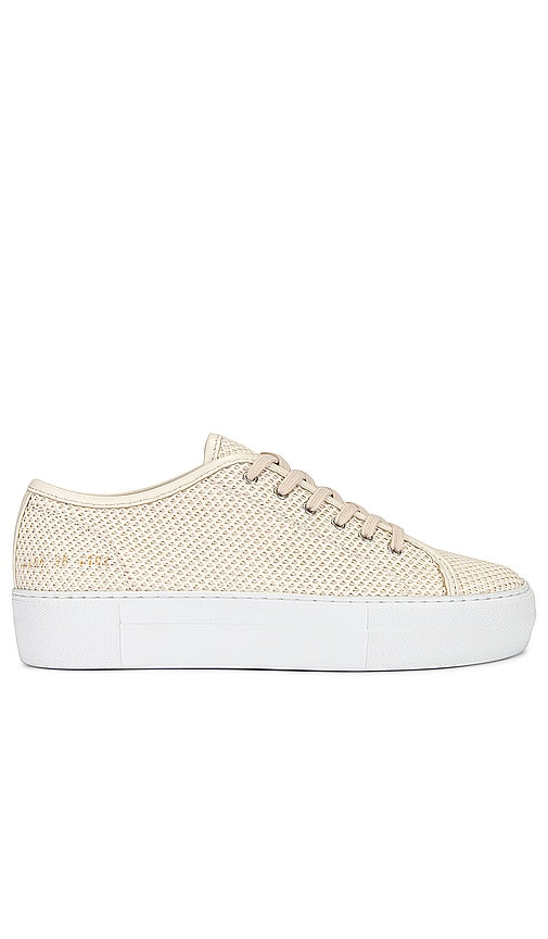 Common Projects Tournament Super Weave Sneaker in Cream - Common Projects - Baskets Tournament Super Weave - Crème - Common Projects Tournament 奶油色 Super Weave 运动鞋 - Common Projects Tournament Super Weave Sneaker in Creme - Common Projects Tournament 슈퍼 위브 스니커즈 크림 색상 - Progetti comuni Sneaker Tournament Super Weave color crema