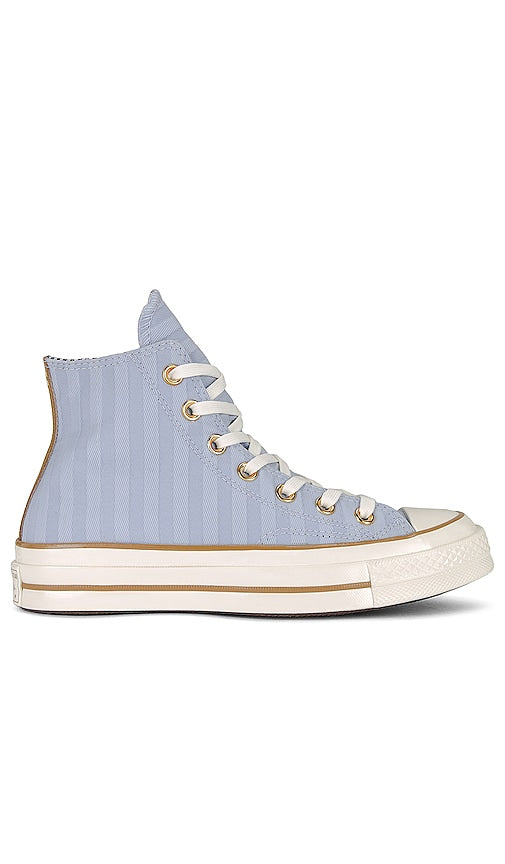Converse Chuck 70 Herringbone Stripe Sneaker in Baby Blue - Converse - Chuck 70 - Baskets à rayures à chevrons - Bleu bébé - Converse Chuck 70 淡蓝色人字纹条纹运动鞋 - Converse Chuck 70 Herringbone Stripe Sneaker in Babyblau - Converse 척 70 헤링본 스트라이프 스니커즈베이비 블루 색상 - Sneaker Converse Chuck 70 a righe a spina di pesce in blu baby