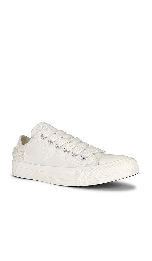 Converse Chuck Taylor All Star Sneaker in Ivory