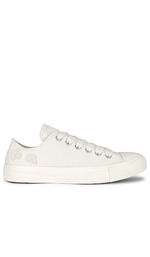 Converse Chuck Taylor All Star Sneaker in Ivory - Baskets Converse Chuck Taylor All Star en ivoire - Converse Chuck Taylor All Star 象牙色运动鞋 - Converse Chuck Taylor All Star Sneaker in Elfenbein - 컨버스 척테일러 올스타 스니커즈 아이보리 색상 - Sneaker Converse Chuck Taylor All Star in avorio