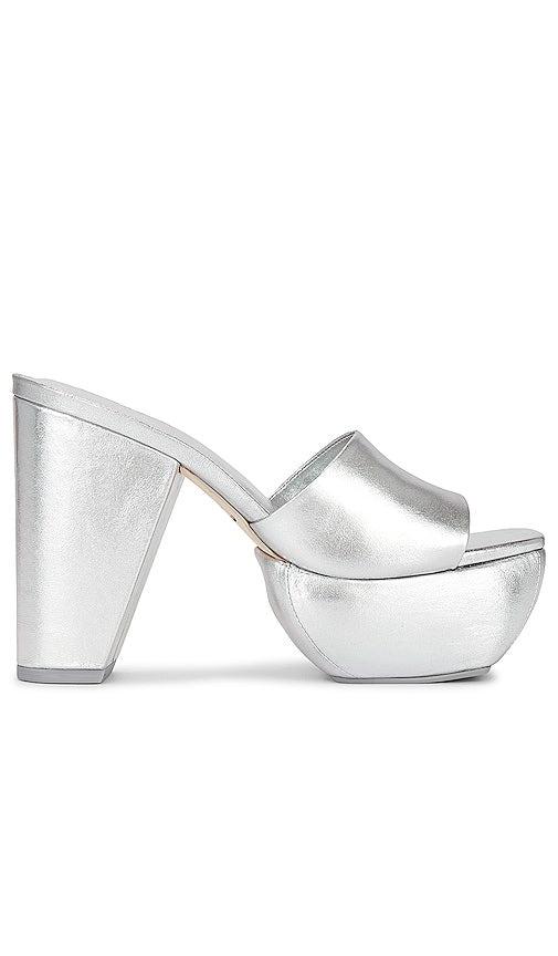 Cult Gaia Nadia Platform Sandal in Metallic Silver - Sandale à plateforme Cult Gaia Nadia en Argent Métallisé - Cult Gaia Nadia 金属银厚底凉鞋 - Cult Gaia Nadia Plateausandale in Metallic-Silber - Cult Gaia Nadia 플랫폼 샌들 메탈릭 실버 소재 - Sandalo con plateau Cult Gaia Nadia in argento metallizzato