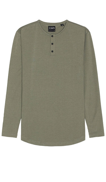 Cuts Ao Long Sleeve Curve Hem Henley in Green - Cuts Ao - Henley à manches longues et ourlet incurvé en vert - 剪裁奥长袖曲线下摆亨利绿色 - Cuts Ao Long Sleeve Curve Hem Henley in Grün - Cuts Ao 롱슬리브 커브헴 헨리 그린 컬러 - Taglia Henley con orlo curvo a maniche lunghe Ao in verde