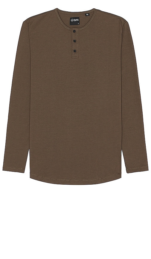 Cuts Ao Long Sleeve Curve Hem Henley in Taupe - Cuts Ao Henley à manches longues et ourlet incurvé en taupe - Cuts Ao 长袖曲线下摆亨利灰褐色 - Cuts Ao Long Sleeve Curve Hem Henley in Taupe - Cuts Ao 롱슬리브 커브헴 헨리 in Taupe - Taglia Henley con orlo curvo a maniche lunghe Ao in tortora