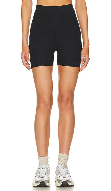 Cuts Coreflex Bike Short in Black - Short cycliste Cuts Coreflex en noir - Coreflex 自行车缩短为黑色 - Cuts Coreflex Bike Short in Schwarz - Cuts Coreflex 자전거 쇼트 블랙 색상 - Taglia i pantaloncini da bici Coreflex in nero