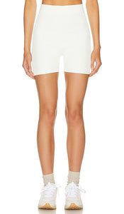 Cuts Coreflex Bike Short in Ivory - Cuts Coreflex Bike Short en ivoire - Coreflex 自行车缩短了象牙色 - Cuts Coreflex Bike Short in Elfenbein - Cuts Coreflex 자전거 반바지 아이보리 색상 - Taglia i pantaloncini da bici Coreflex in avorio