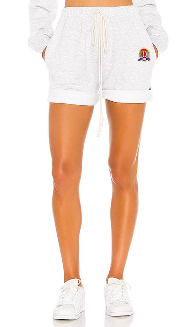 DANZY Classic Collection Shorts in Light Grey - Short de la collection classique DANZY en gris clair - DANZY 经典系列浅灰色短裤 - DANZY Classic Collection Shorts in Hellgrau - DANZY 클래식 컬렉션 쇼츠 라이트 그레이 색상 - Pantaloncini della collezione DANZY Classic in grigio chiaro