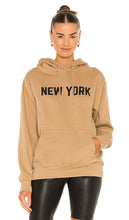 DEPARTURE New York Hoodie in Nude - Sweat à capuche DEPARTURE New York en Nude - DEPARTURE 纽约 裸色连帽衫 - DEPARTURE New York Kapuzenpullover in Nude - DEPARTURE New York 누드 후디 - Felpa con cappuccio DEPARTURE New York nuda