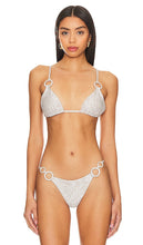 DEVON WINDSOR Amina Bikini Top in Metallic Neutral - DEVON WINDSOR Haut de bikini Amina en neutre métallisé - DEVON WINDSOR Amina 金属色中性比基尼上衣 - DEVON WINDSOR Amina Bikinioberteil in Metallic Neutral - DEVON WINDSOR Amina 비키니 탑 - Top bikini DEVON WINDSOR Amina in neutro metallizzato