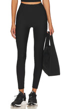 DEVON WINDSOR Ilia Legging in Black - DEVON WINDSOR Legging Ilia en Noir - DEVON WINDSOR Ilia 黑色打底裤 - DEVON WINDSOR Ilia Leggings in Schwarz - DEVON WINDSOR Ilia 레깅스 블랙 색상 - DEVON WINDSOR Ilia Legging in nero