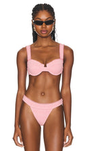 DEVON WINDSOR Palmer Bikini Top in Pink - DEVON WINDSOR Haut de bikini Palmer en rose - DEVON WINDSOR Palmer 粉色比基尼上衣 - DEVON WINDSOR Palmer Bikinioberteil in Rosa - DEVON WINDSOR Palmer 비키니 탑 - DEVON WINDSOR Top bikini Palmer in rosa