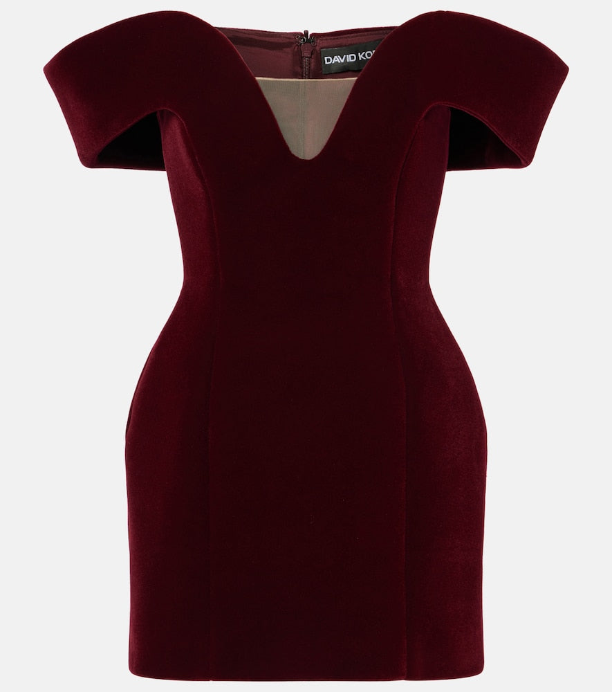 David Koma Off-shoulder velvet minidress. David Koma 露肩丝绒迷你连衣裙