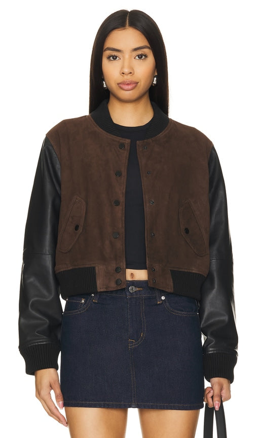 Deadwood X Revolve Coach Jacket in Brown - Deadwood X Revolve - Veste d'entraîneur marron - Deadwood X Revolve 棕色教练夹克 - Deadwood X Revolve Trainerjacke in Braun - Deadwood X Revolve Coach 재킷 브라운 색상 - Giacca coach Deadwood X Revolve in marrone