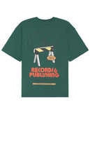 Deus Ex Machina Caution Tee in Green - Deus Ex Machina - T-shirt d'avertissement vert - Deus Ex Machina 绿色 Caution T 恤 - Deus Ex Machina Caution T-Shirt in Grün - Deus Ex Machina CAUTION 티셔츠 - Maglietta Deus Ex Machina Caution in verde