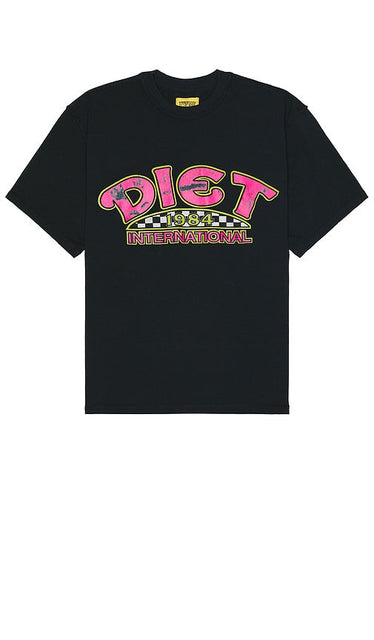 Diet Starts Monday Diet INTL Tee in Black - Diet Starts Monday - T-shirt Diet INTL en noir - Diet 周一开始 Diet INTL 黑色 T 恤 - Diet Starts Monday Diet INTL T-Shirt in Schwarz - 다이어트는 월요일부터 시작됩니다 다이어트 INTL 티셔츠 블랙 색상 - La dieta inizia lunedì T-shirt Diet INTL in nero