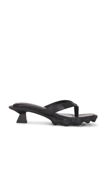 Dirt Range Thongs in Black | Black Heeled Sandals for Women