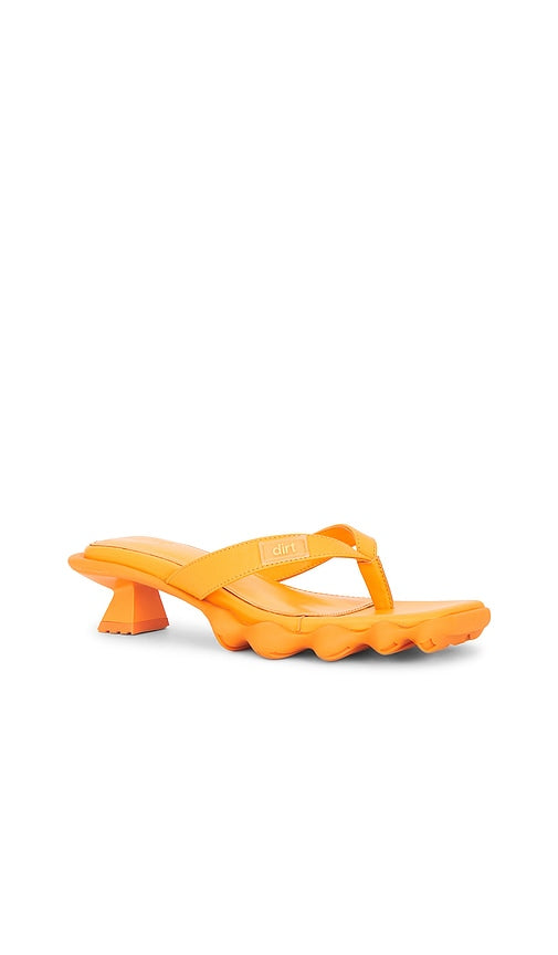 Dirt Range Thongs in Orange