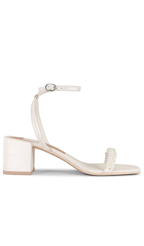 Dolce Vita Zalima Sandal in Ivory - Sandale Dolce Vita Zalima en ivoire - Dolce Vita Zalima 象牙色凉鞋 - Dolce Vita Zalima Sandale in Elfenbein - Dolce Vita Zalima 샌들 아이보리 색상 - Sandalo Dolce Vita Zalima in avorio